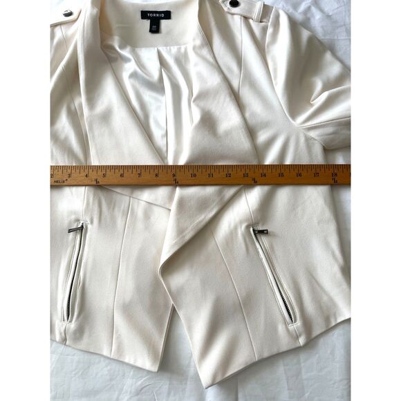 Torrid Winter White Drape Open Front Cream Blazer Ivory Classic Size 00 or 10 - Picture 10 of 12